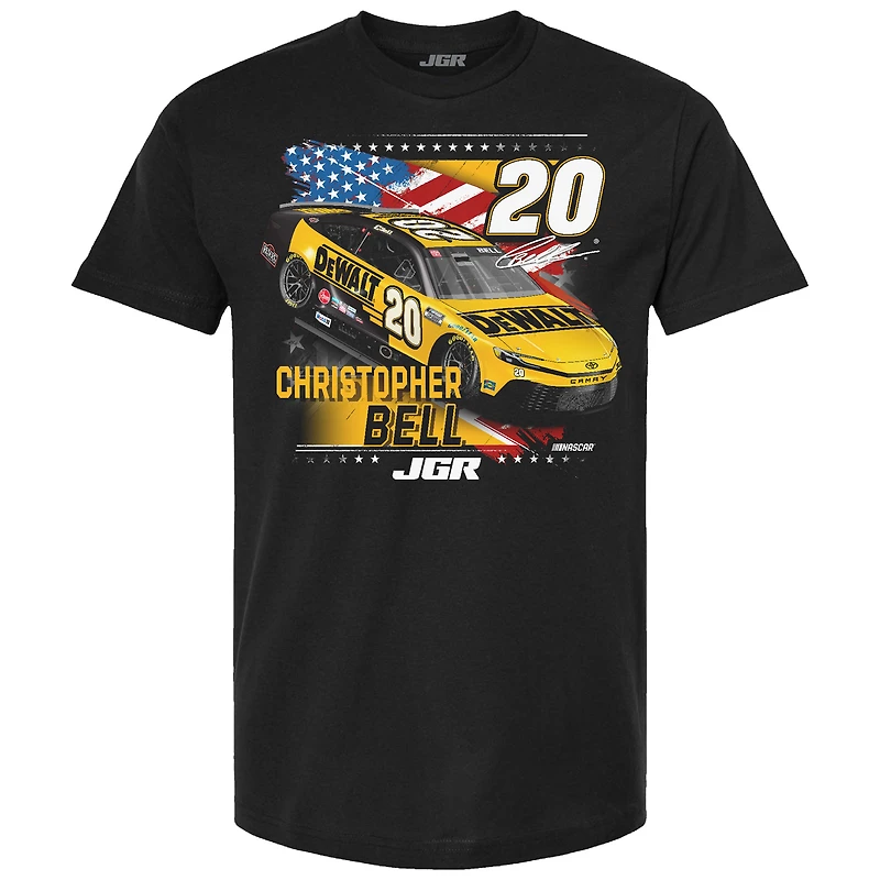 T-shirt patriotique noir pour homme de la collection Joe Gibbs Racing Team avec voiture Christopher Bell DEWALT