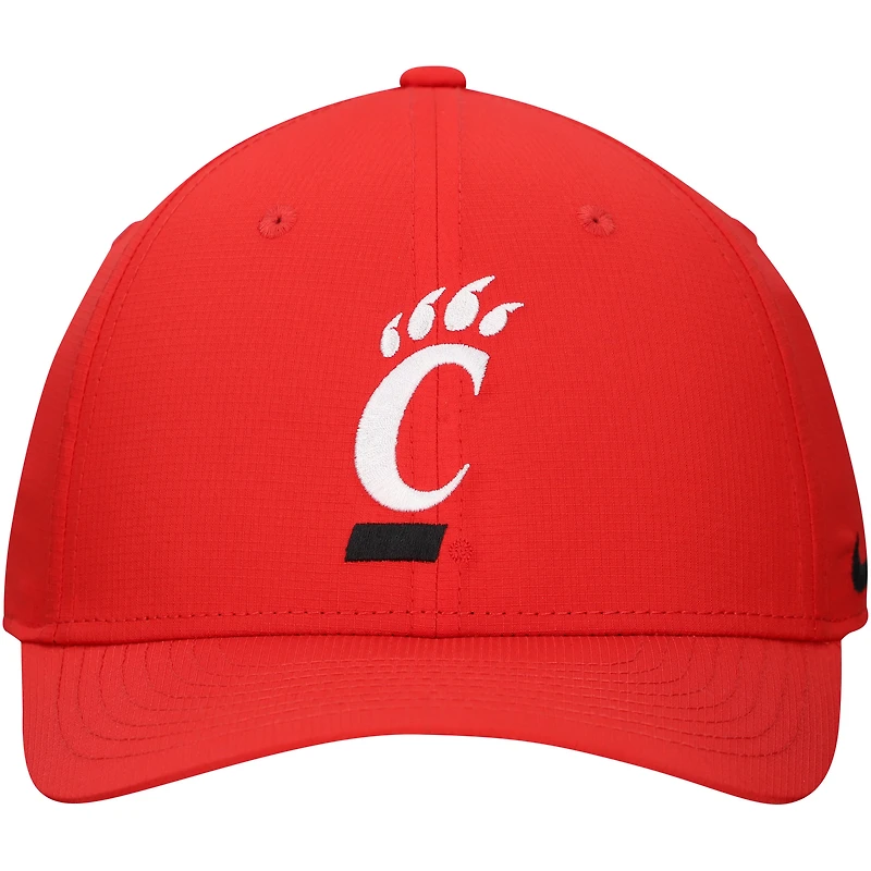 Casquette réglable Nike rouge Cincinnati Bearcats 2024 Sideline Club pour homme