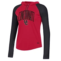 T-shirt à manches longues capuche et Under Armour Cincinnati Bearcats Gameday Mesh Performance Raglan pour femme