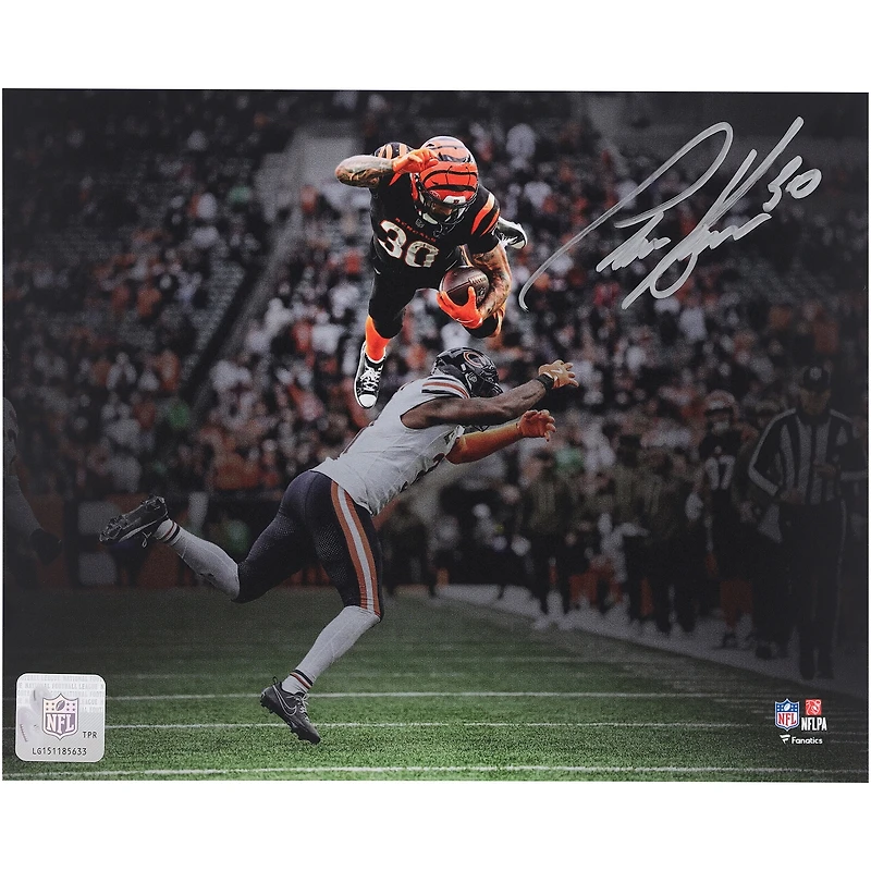 Photo dédicacée de Chase Brown (Cincinnati Bengals) au format 8 x 10 pouces (20 x 25 cm) prise lors d'un match de haies.