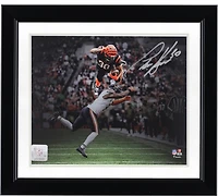 Photo dédicacée de Chase Brown (Cincinnati Bengals) au format 8 x 10 pouces (20 x 25 cm) prise lors d'un match de haies.