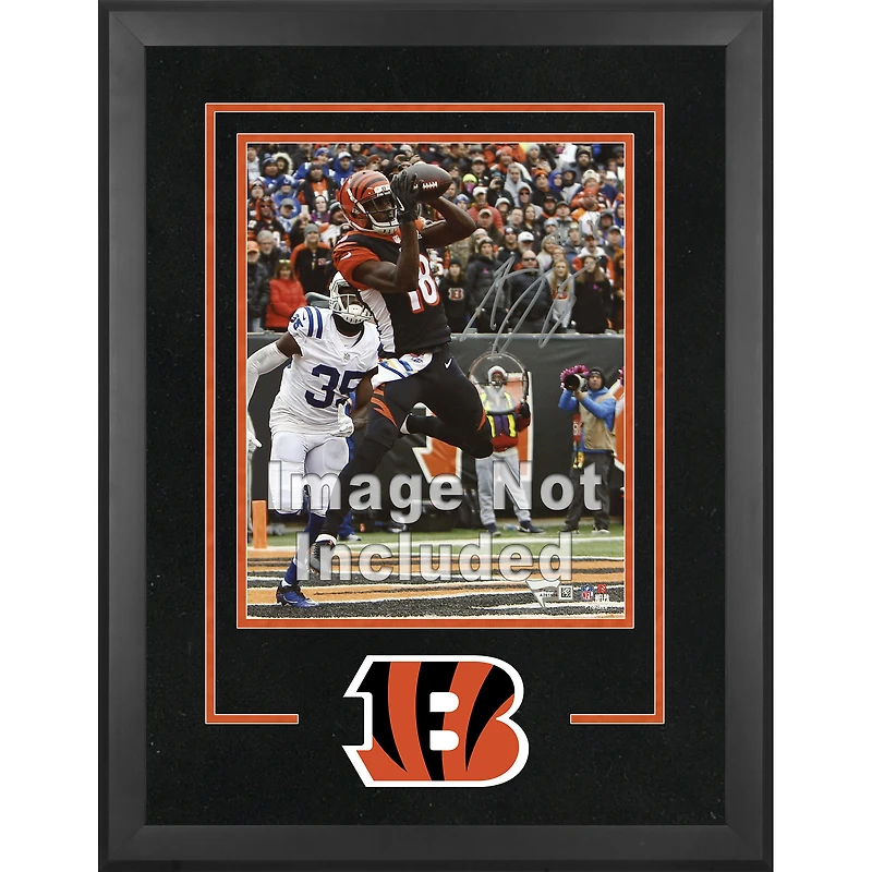 Cadre photo vertical Deluxe 16'' x 20'' des Bengals de Cincinnati avec logo de l'équipe