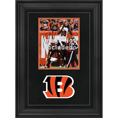 Cadre photo vertical de luxe 8 po x 10 po des Bengals de Cincinnati avec logo de l'équipe