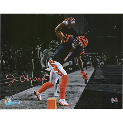 Ja'Marr Chase Cincinnati Bengals dédicacé 11'' x 14'' Touchdown Spike Spotlight Photographie