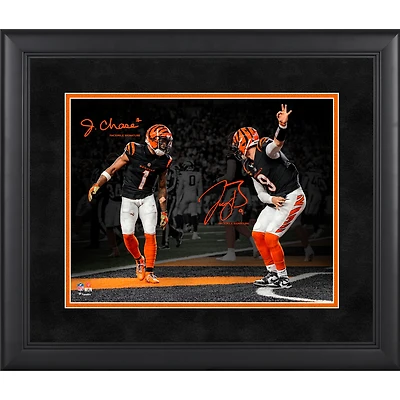 Photographie encadrée de Joe Burrow et Ja'Marr Chase, Cincinnati Bengals, signature fac-similé, 11" x 14"