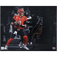 Photo dédicacée de Joe Burrow, joueur des Bengals de Cincinnati, format 40 x 50 cm (orange), lors de son match contre la montre.