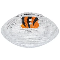 Ballon de football blanc dédicacé par Joe Burrow des Bengals de Cincinnati en cristal Swarovski - Illustration par Rock On Sports
