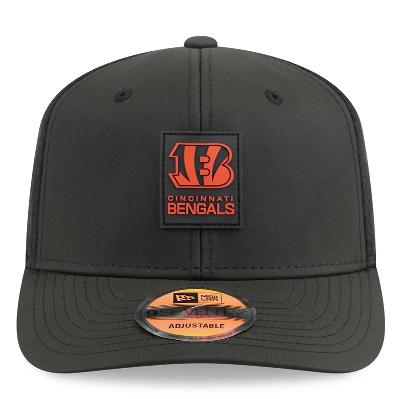 Men's New Era  Black Cincinnati Bengals 2025 Sideline 9SEVENTY Adjustable Trucker Hat