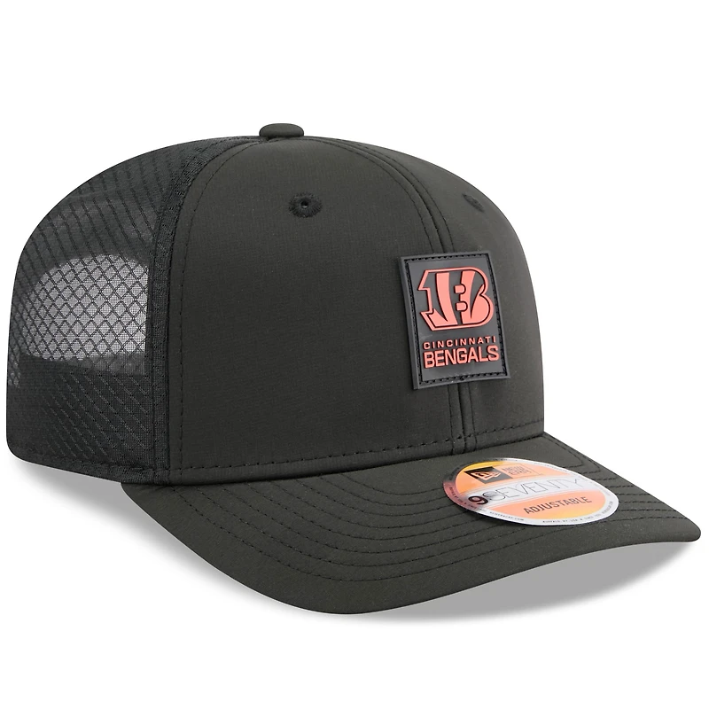 Men's New Era  Black Cincinnati Bengals 2025 Sideline 9SEVENTY Adjustable Trucker Hat