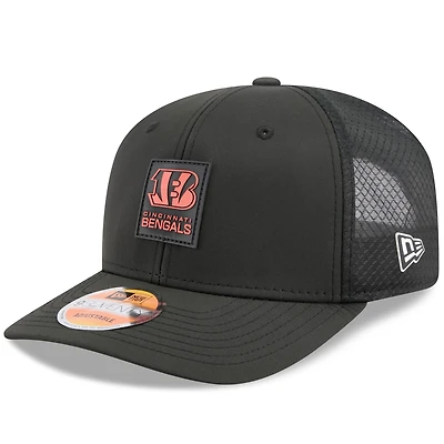 Casquette camionneur ajustable noire New Era Cincinnati Bengals 2025 Sideline 9SEVENTY pour homme