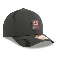 Casquette ajustable noire New Era Cincinnati Bengals 2025 Sideline M-Crown 9FORTY pour homme