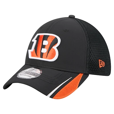 Men's New Era  Black Cincinnati Bengals Game Day Linear 39THIRTY Flex Hat