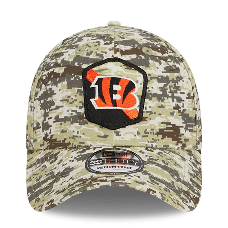 Casquette flexible New Era camouflage Cincinnati Bengals 2023 Salute To Service 39THIRTY pour hommes