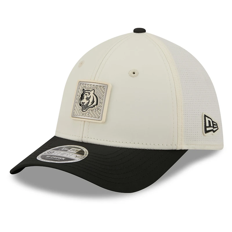 Men's New Era Cream/Black Cincinnati Bengals 2026 NFL Training Camp 39THIRTY Flex Hat