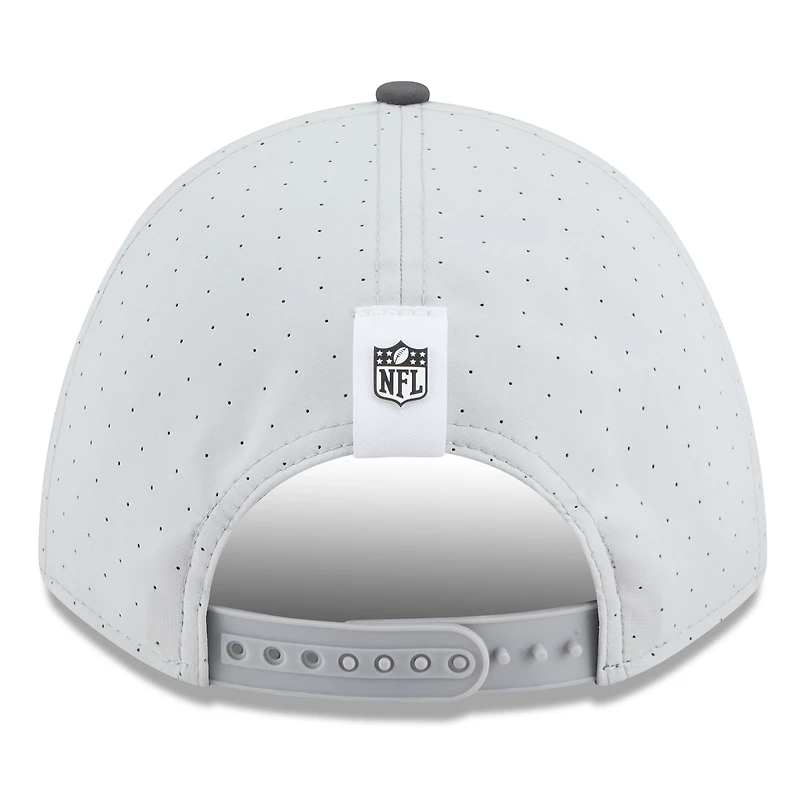 Casquette ajustable New Era 9FORTY gris/graphite pour homme, camp d'entraînement NFL 2025 des Bengals de Cincinnati