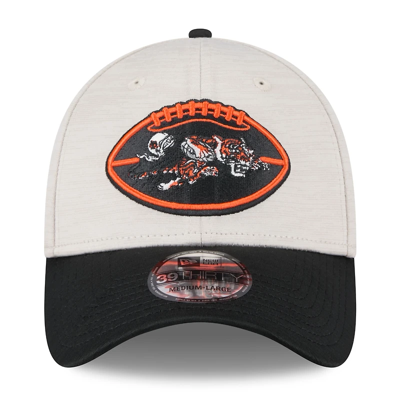 Men's New Era Stone/Black Cincinnati Bengals 2024 Sideline Historic 39THIRTY Flex Hat