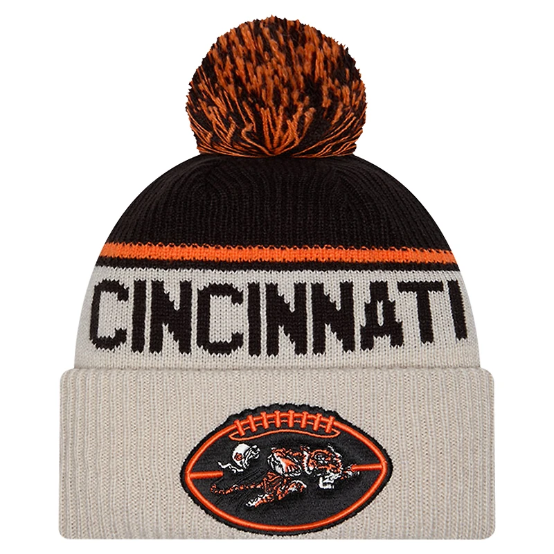 Bonnet en tricot à revers avec pompon Stone Cincinnati Bengals Sideline Historic pour homme de New Era