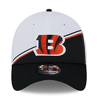 Casquette Flexline 39THIRTY Sideline des Cincinnati Bengals 2023 New Era pour homme, blanc/noir