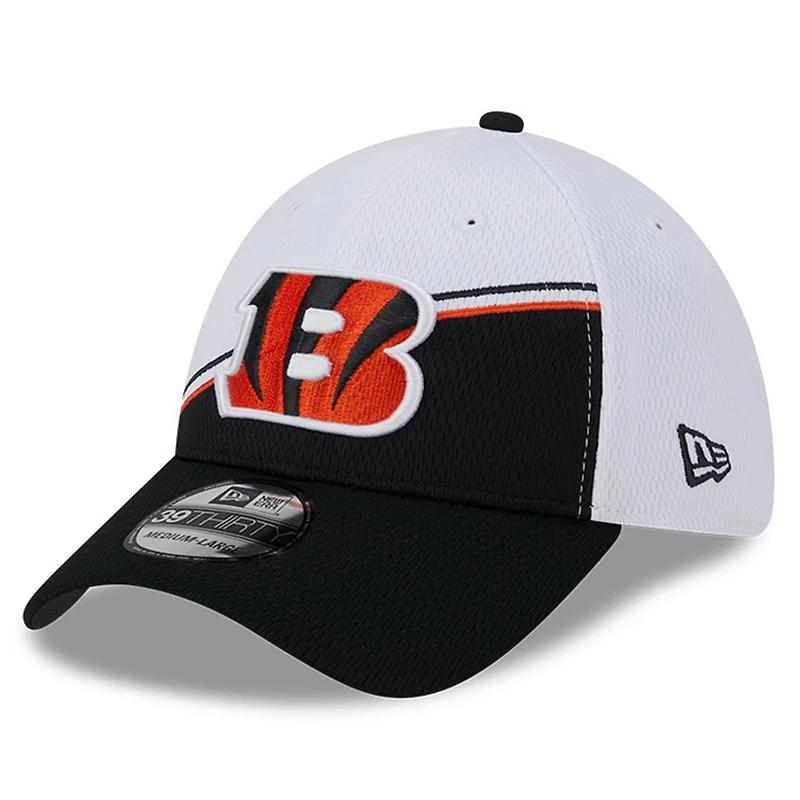 Casquette Flexline 39THIRTY Sideline des Cincinnati Bengals 2023 New Era pour homme, blanc/noir