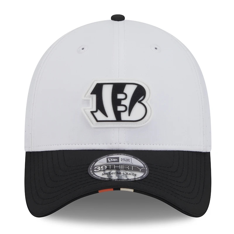 Men's New Era  White/Black Cincinnati Bengals 2025 NFL Training Camp 39THIRTY Flex Hat