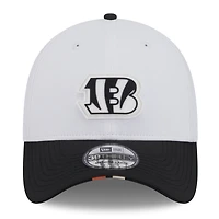 Men's New Era  White/Black Cincinnati Bengals 2025 NFL Training Camp 39THIRTY Flex Hat