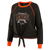 Haut à manches longues noué sur le devant noir/orange pour femme WEAR by Erin Andrews des Bengals de Cincinnati