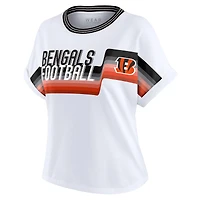 T-shirt court à rayures centrales blanc pour femme WEAR by Erin Andrews, motif Dolman des Bengals de Cincinnati