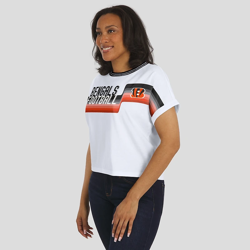 T-shirt court à rayures centrales blanc pour femme WEAR by Erin Andrews, motif Dolman des Bengals de Cincinnati