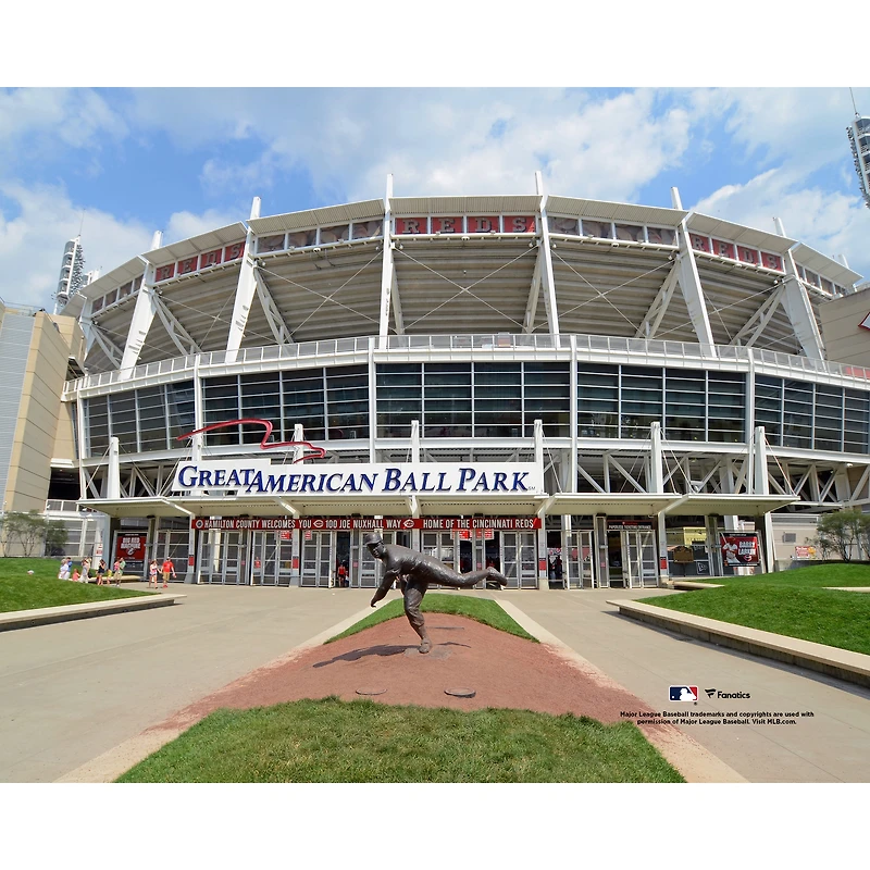Photo non signée de l'entrée principale du Great American Ball Park des Reds Cincinnati