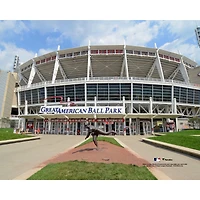 Photo non signée de l'entrée principale du Great American Ball Park des Reds Cincinnati