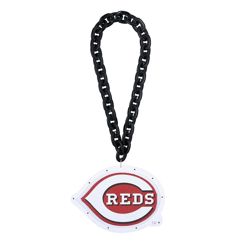 Les Reds de Cincinnati illuminent une chaîne de fans avec un grand logo