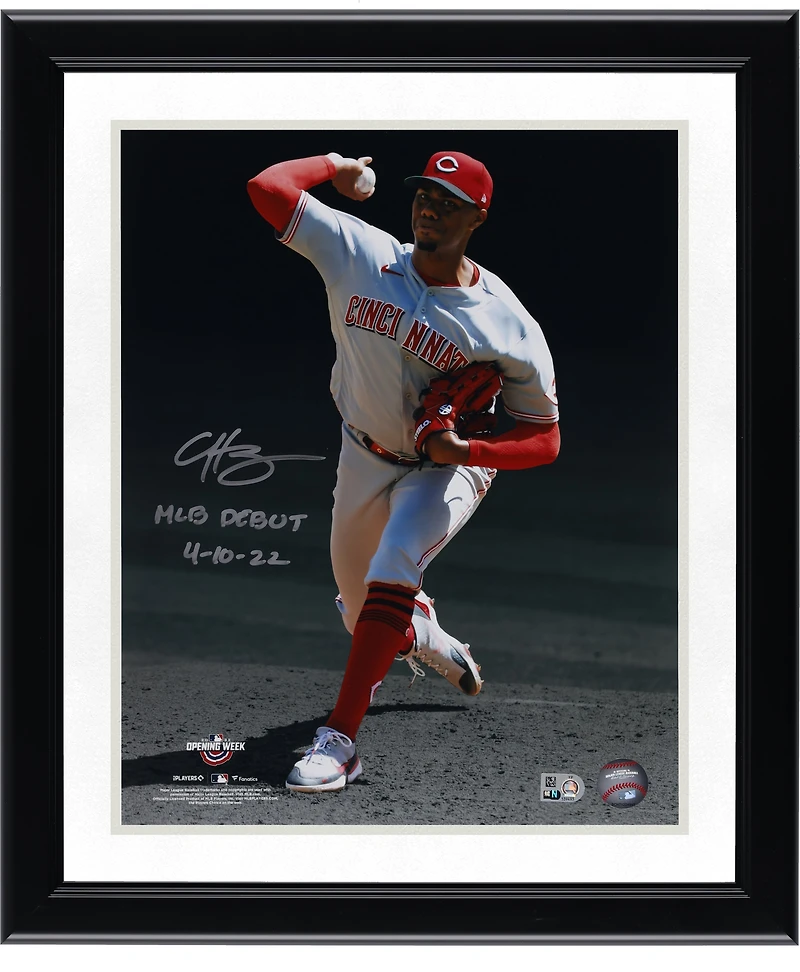 Photographie autographiée de 11"x 14" de Hunter Greene, des Reds de Cincinnati, avec l'inscription "MLB Debut 4-10-22"