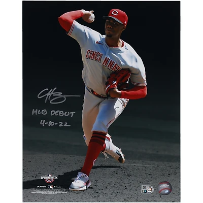 Photographie autographiée de 11"x 14" de Hunter Greene, des Reds de Cincinnati, avec l'inscription "MLB Debut 4-10-22"