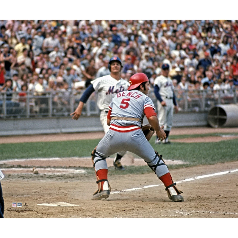 Johnny Bench, joueur non signé des Reds de Cincinnati, tente prendre une photo capture