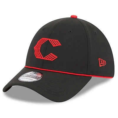 Casquette New Era City Connect 39THIRTY Flex noire des Reds de Cincinnati 2023 pour homme