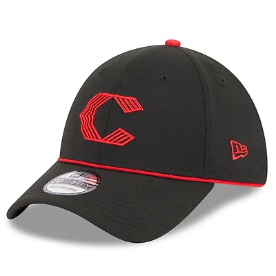 Casquette New Era City Connect 39THIRTY Flex noire pour homme, édition 2024 des Cincinnati Reds