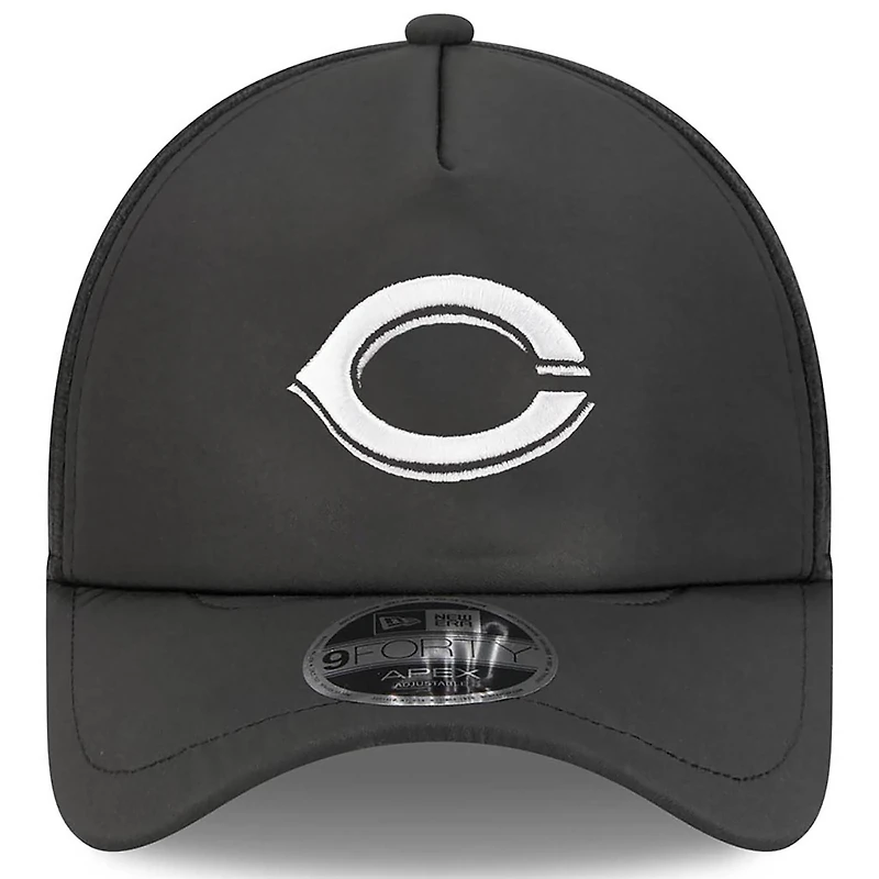 Casquette trucker ajustable New Era noire Cincinnati Reds 2026 pour homme, modèle Apex 9FORTY.