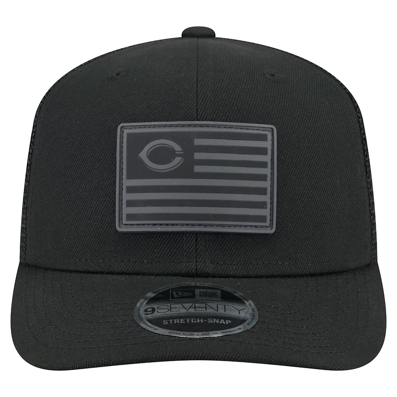 Casquette extensible à bouton-pression New Era 9SEVENTY noire pour homme, motif drapeau ton sur ton des Reds de Cincinnati