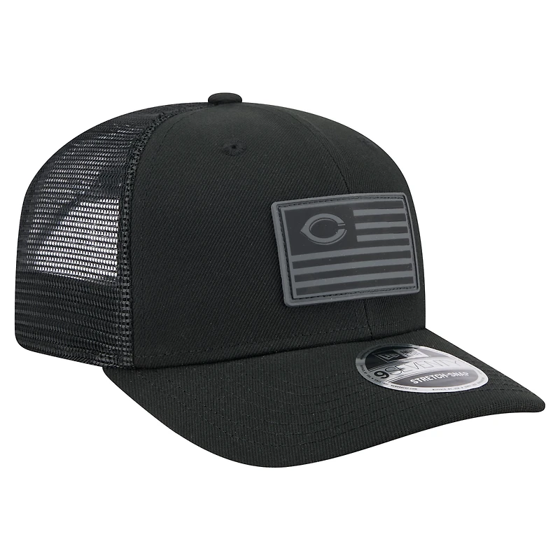 Casquette extensible à bouton-pression New Era 9SEVENTY noire pour homme, motif drapeau ton sur ton des Reds de Cincinnati