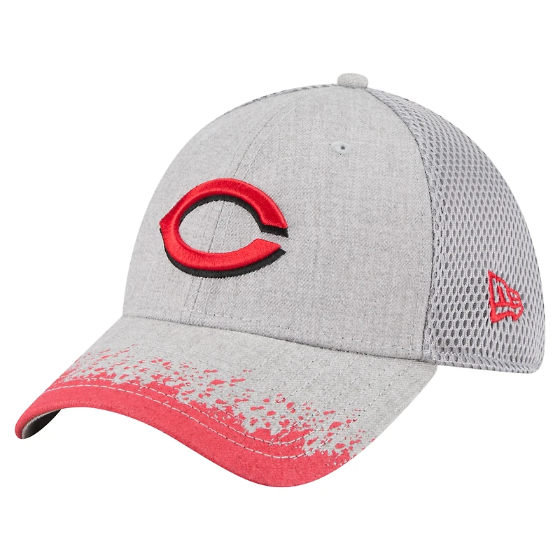 Casquette New Era 39THIRTY Flex grise pour homme, motif éclaboussures de peinture, avec visière des Reds Cincinnati