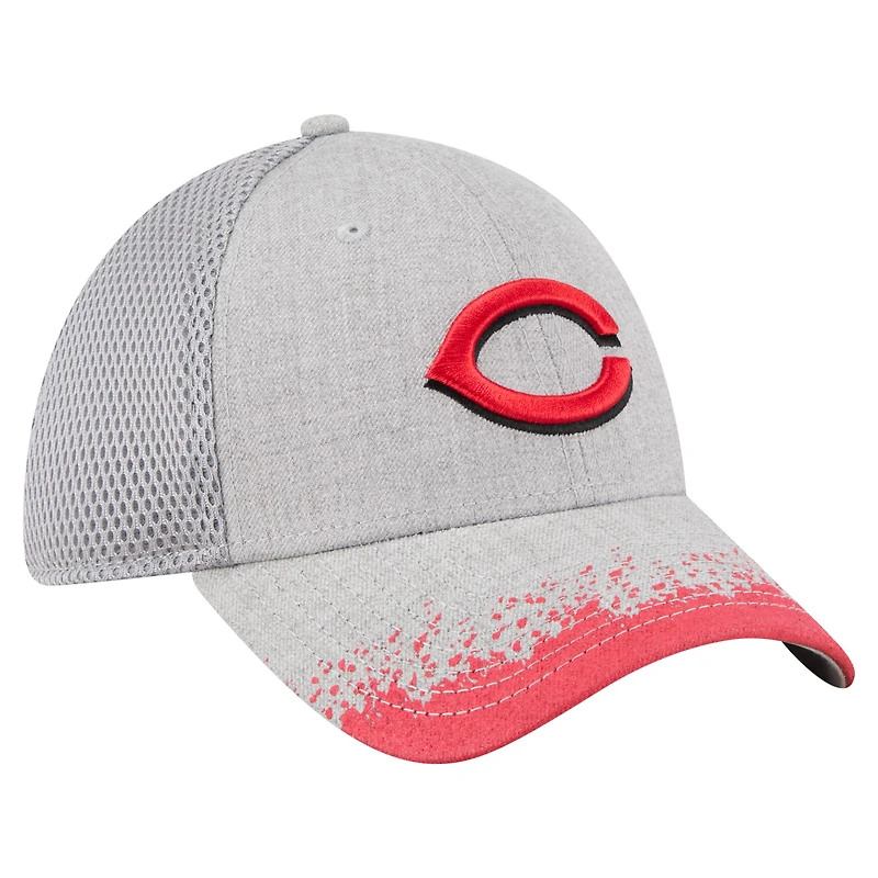Casquette New Era 39THIRTY Flex grise pour homme, motif éclaboussures de peinture, avec visière des Reds Cincinnati