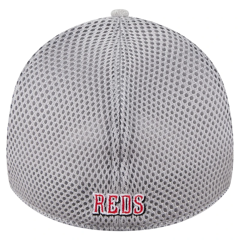 Casquette New Era 39THIRTY Flex grise pour homme, motif éclaboussures de peinture, avec visière des Reds Cincinnati