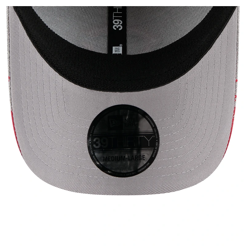 Casquette New Era 39THIRTY Flex grise pour homme, motif éclaboussures de peinture, avec visière des Reds Cincinnati