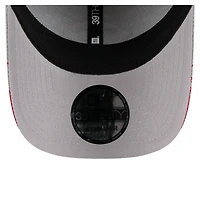 Casquette New Era 39THIRTY Flex grise pour homme, motif éclaboussures de peinture, avec visière des Reds Cincinnati