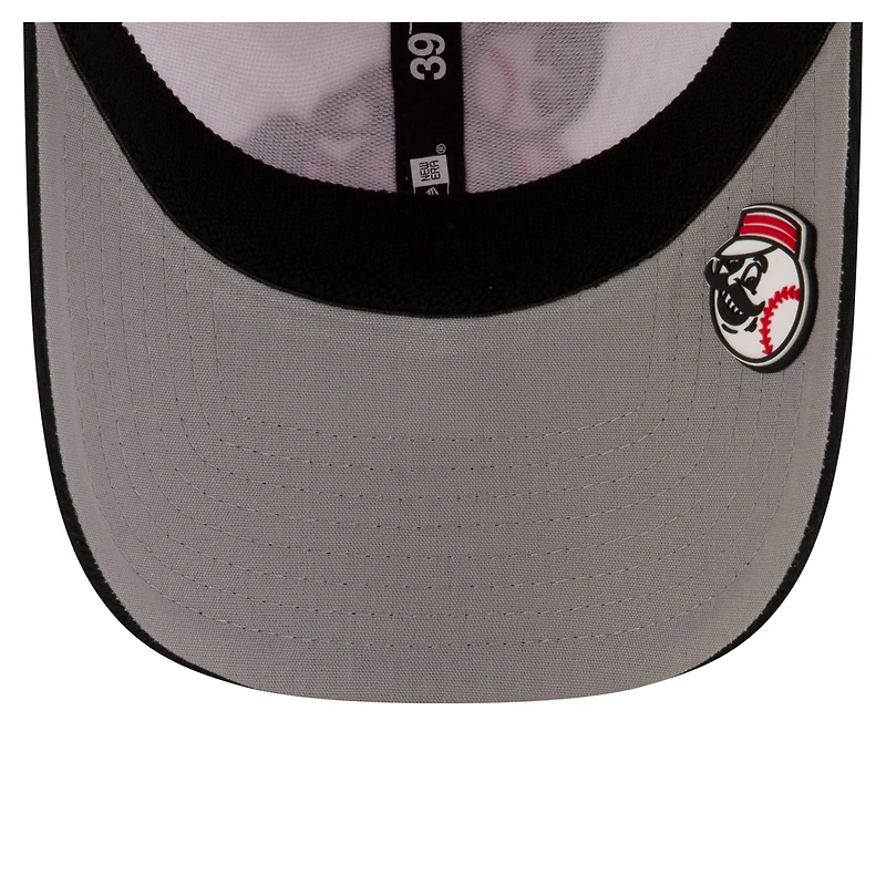 Casquette New Era 39THIRTY Flex Clubhouse MLB 2025 des Cincinnati Reds pour homme, rouge/noir