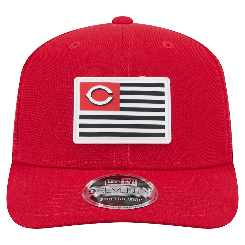 Casquette extensible à bouton-pression New Era 9SEVENTY rouge pour homme, motif drapeau des Reds de Cincinnati
