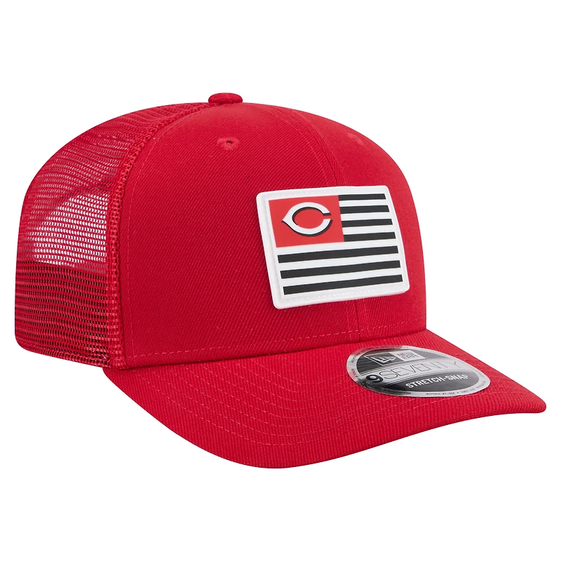 Casquette extensible à bouton-pression New Era 9SEVENTY rouge pour homme, motif drapeau des Reds de Cincinnati