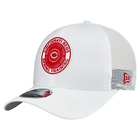 Casquette trucker ajustable New Era blanche pour homme, collection Cincinnati Reds 2026 Spring Training Fan Pack 9SEVENTY