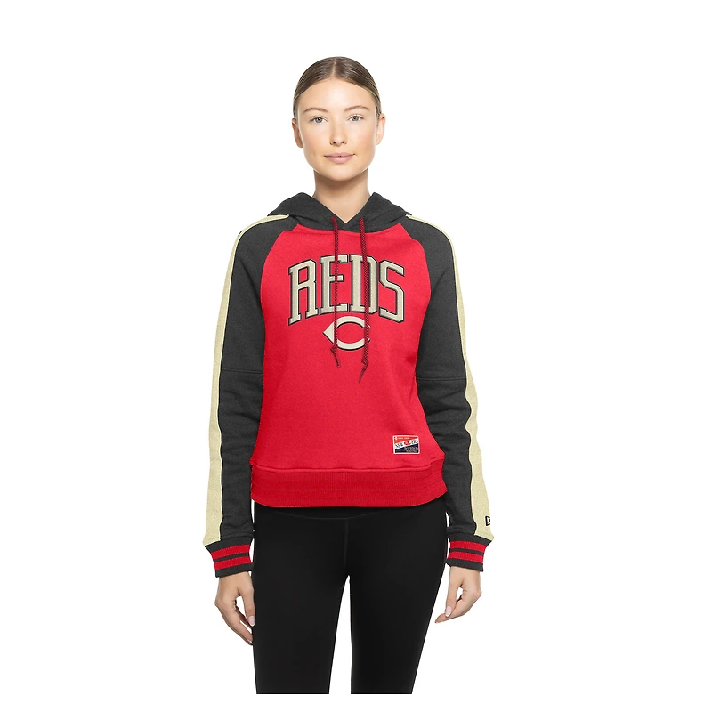 Sweat à capuche court manches raglan rouge Cincinnati Reds Cooperstown Collection pour femme de New Era