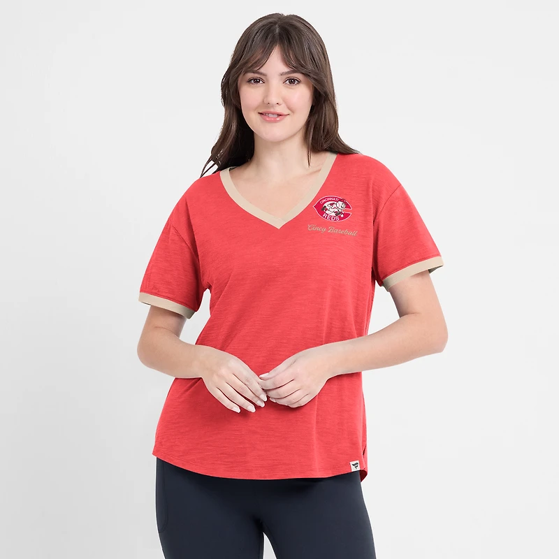 T-shirt à col en V rouge fanatiques pour femmes des Reds de Cincinnati Binge Worthy Stadium Slub